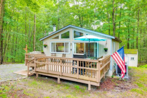 Pet-Friendly Pocono Lake Abode with Deck and Fire Pit!